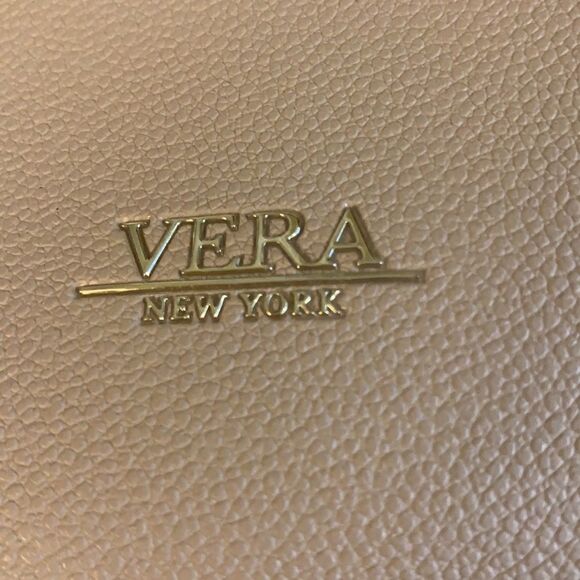 Vera New York Taupe bag/tote.  Snap closure with one inside side pocket - Picture 2 of 8